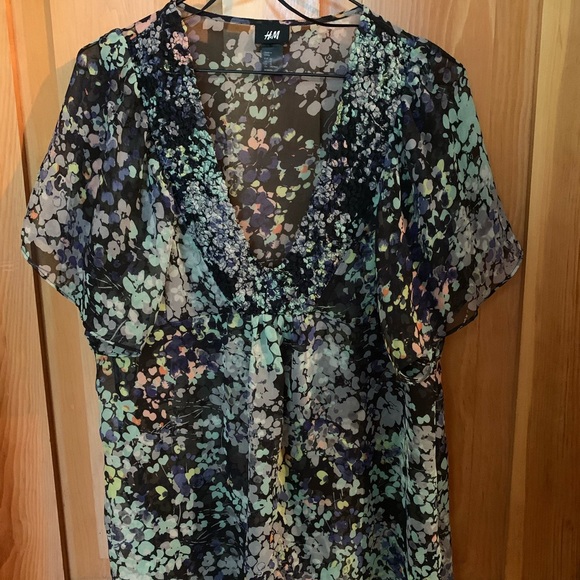 H&M blouse - Picture 1 of 4